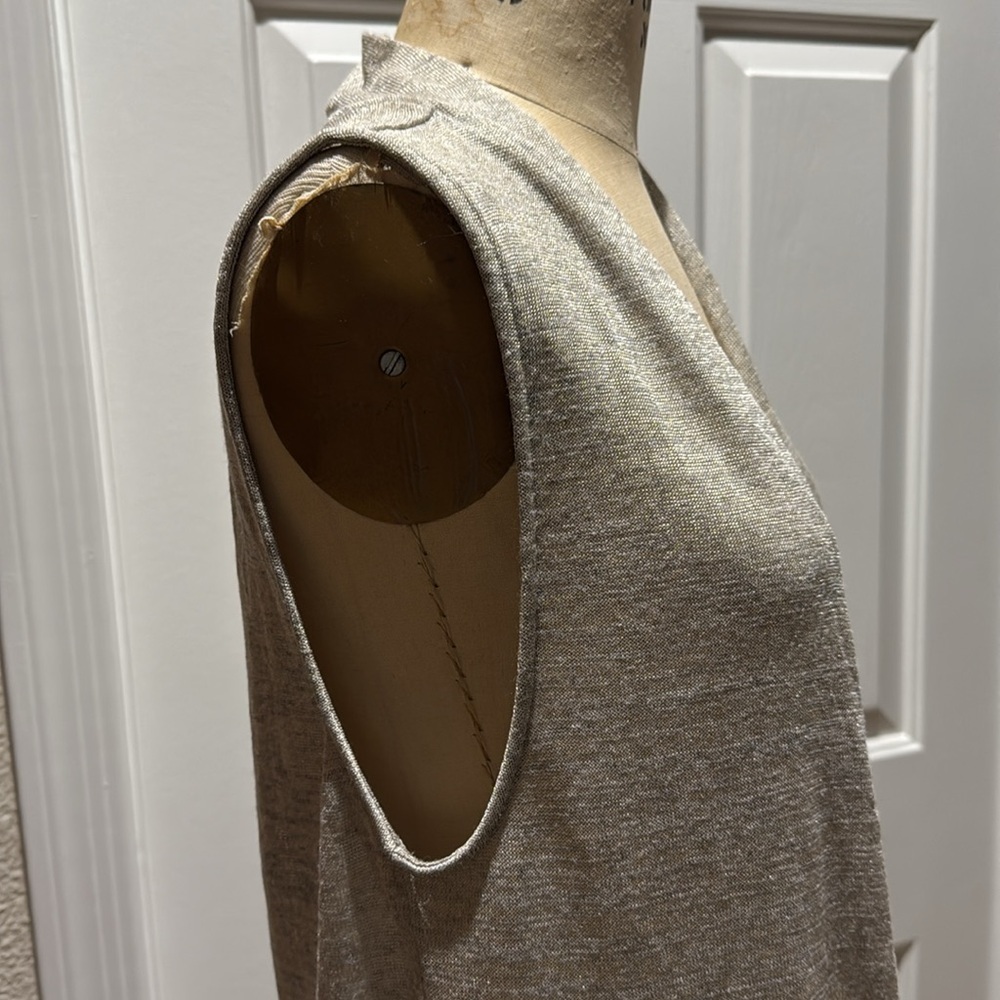 White House Black Market long Knit Vest. Size M - Picture 3 of 9